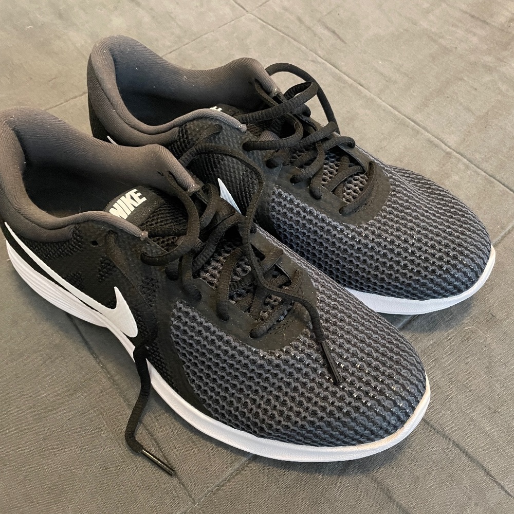 Nike Revolution 4 Running Shoe NWOT